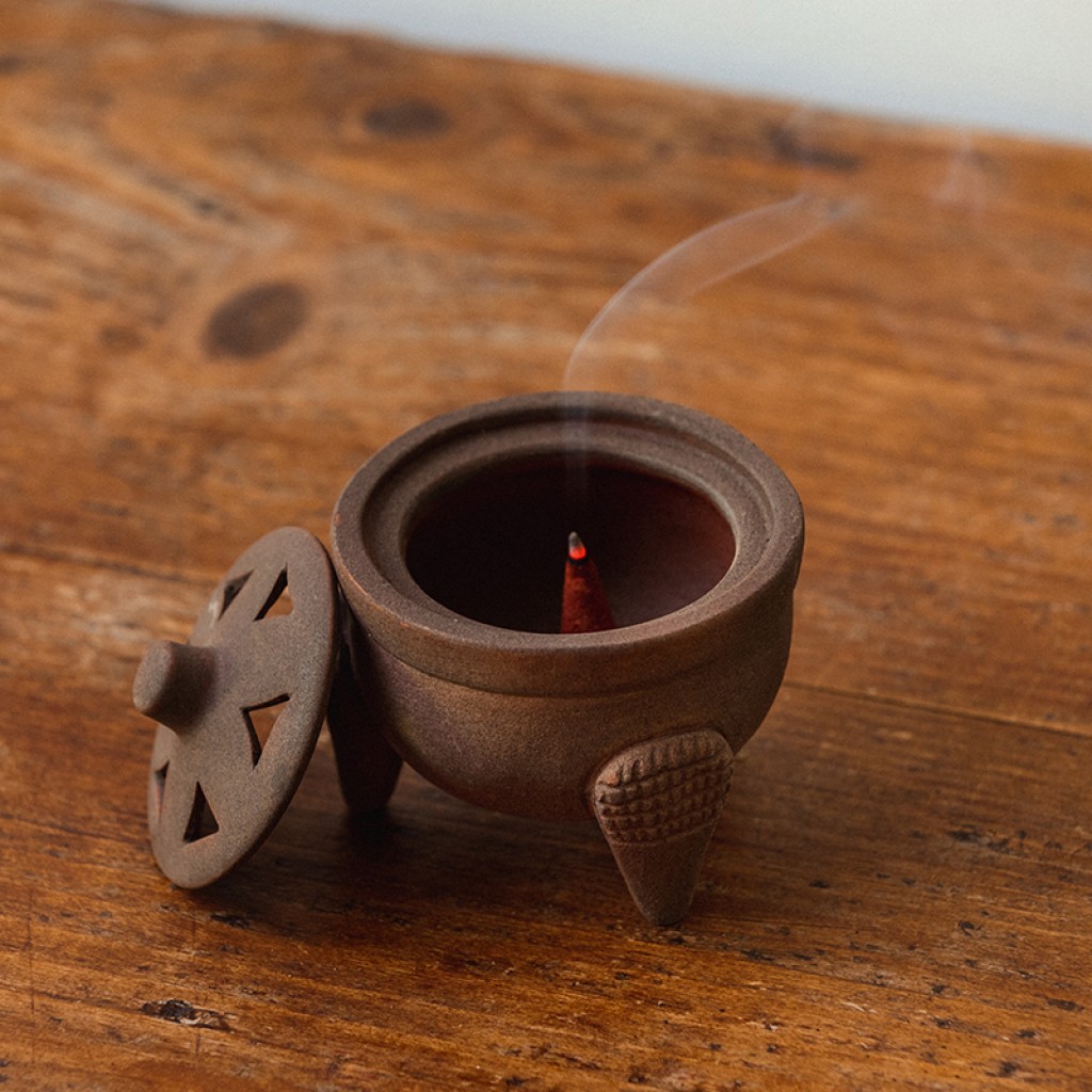 Brucia incensi in grani o resine